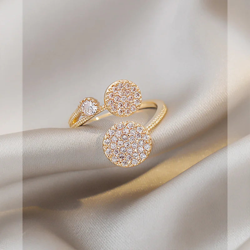 Anel com Pedras de Zircônias Folheado Ouro 18K