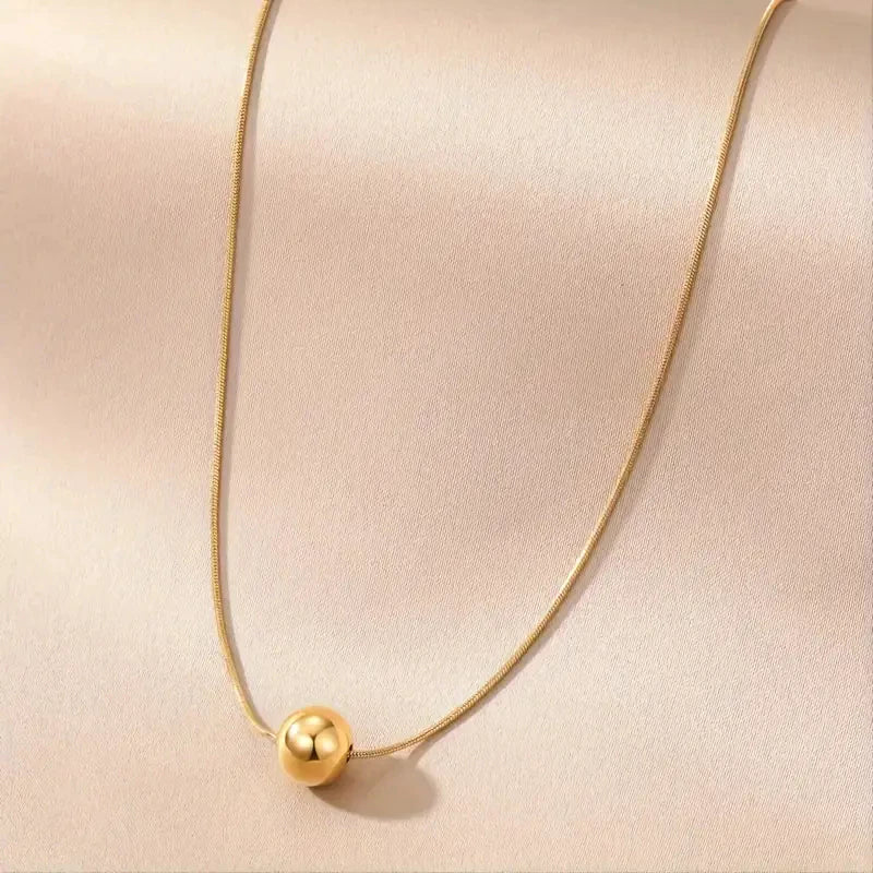 Colar com Pingente de Bolinha Folheado Ouro 18K