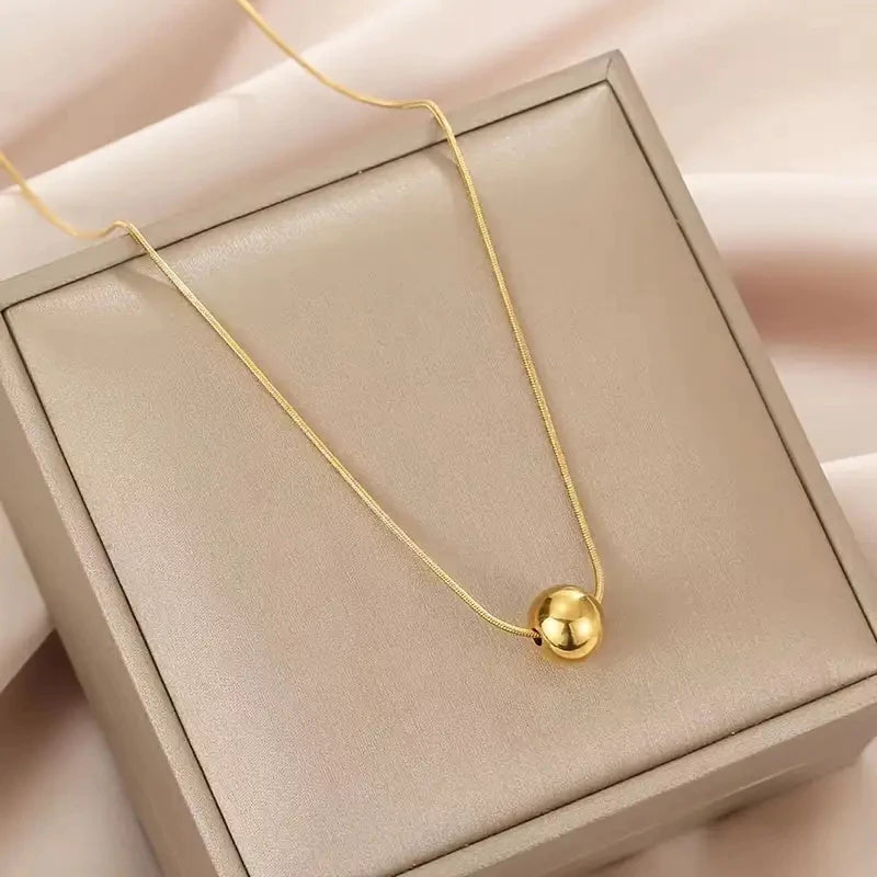Colar com Pingente de Bolinha Folheado Ouro 18K