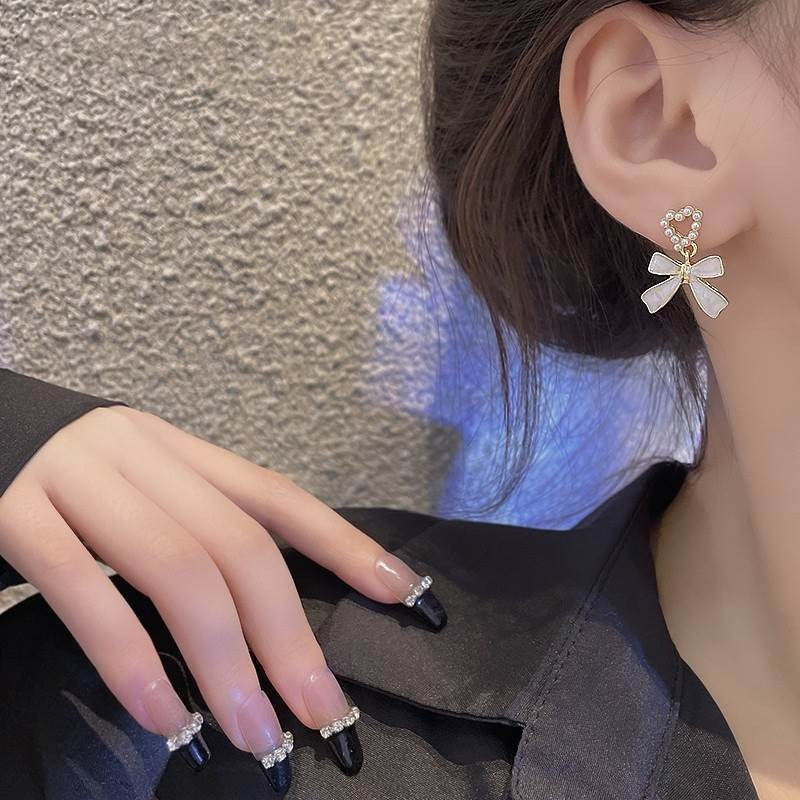 Brinco Elegante com Laços