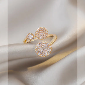 Anel com Pedras de Zircônias Folheado Ouro 18K