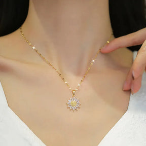 Colar com Pingente de Girassol Banhado a Ouro