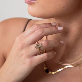 Anel de Pedra Retangular Banhado a Ouro 18K