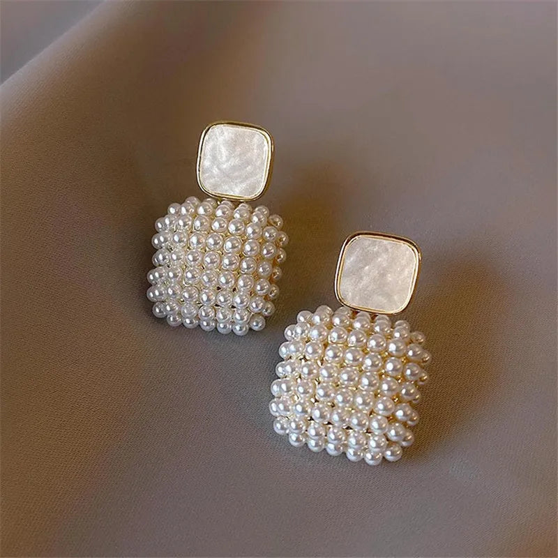 Brinco Pingente Quadrado de Pérola Ouro 18K