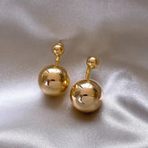 Brinco com Pingente de Bolinha Ouro 18K